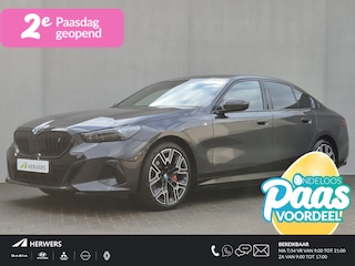 BMW i5 XDrive 40 M Sport Edition 84 kWh 4WD / VOL LEDER / Fabrieksgarantie t/m 04-2028 / SOH 96,61% / Elektrische Trekhaak (1500KG) / Comfort Pack / Innovation Pack / M Sportpakket Pro / Travelpack / Harman/Kardon Audio Systeem /
