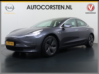 Tesla Model 3 Long Range AWD 75kWh Trekhaak AutoPilot Leeer Pano-dak Adaptive-Cruise Camera's Elektr.-Stuur+Stoelen+Spiegels+Geheugen+Easy-Entry+Verwarmde stoelen Park assistent Pdc WIFI Lane-Assist Navi LED DAB Voorverwarmen interieur Keyless One-Pedal-Drive 4WD SOH 86% 1.000KG Trekgewicht Origineel Nederlandse Auto Fabrieksgarantie op Accu en Motor tot 19-12-2027/192.00km € 60.430 nieuw!