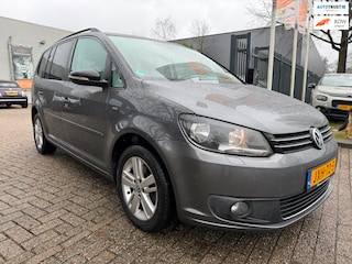 Volkswagen Touran 1.2 TSI Highline BlueMotion camera, trekhaak, cruise controle, ele pakket multi-stuur, stoel verwarming, nwe apk