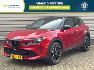 Alfa Romeo Junior 54 kWh 156pk Elettrica Speciale I Sabelt Sportstoelen | CarPlay | Navigatie | Alcantara Stuurwiel | Camera | Sensoren Voor + Achter
