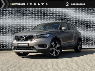 Volvo XC40 Plug-in Hybrid T5 Inscription | Trekhaak | Panoramadak | Adaptive cruise control | Lederen bekleding | Harman Kardon audio | 360 camera | Elektrische stoelverstelling | Stoel- en stuurverwarming | Actieve LED koplampen | Standkachel | Getint glas | Verwarmbare achterbank | Navigatie | Apple Carplay / Android Auto |