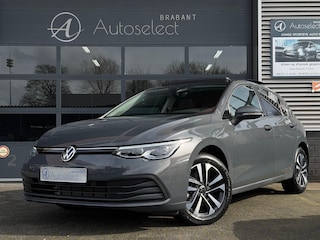 Volkswagen Golf 1.5 eTSI Style Pano Navi LED