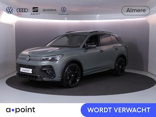 Volkswagen Tiguan 1.5 eHybrid R-Line Edition 204 pk Automaat (DSG) | Verlengde garantie | Navigatie | Panoramadak | Trekhaak (wegklapbaar) | Parkeersensoren (Park assist) | Rondomzicht camera | Stoelverwarming v/a | R-Line |