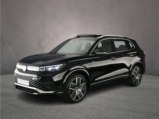 Volkswagen Tiguan 1.5 eHybrid R-Line Edition 272pk DSG Automaat, Panoramadak, Trekhaak, Adaptive cruise control, Stoelverwarming, Stuurwiel verwarmd, Elektrische achterklep, Parkeersensoren