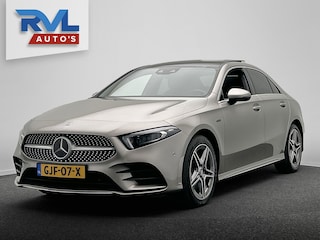 Mercedes-Benz A-klasse 250 e AMG | Widescreen | Carplay Adaptive-cruise Panoramadak Stoelverwarming Camera Sfeerverlichting