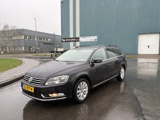 Volkswagen Passat Variant 1.4 TSI Highline BlueMotion 6-Bak 125 PK. Mooie en als nieuw rijdende auto !!! Zuinig en zeer betrouwbaar !! Alle keuringen toegestaan !