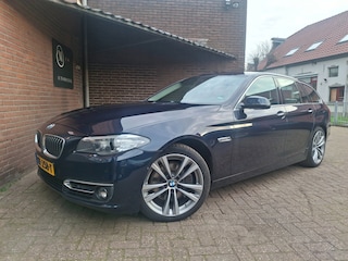 BMW 5-serie Touring 528xi High Executive 245PK Trekhaak / Achteruitrij Camera / Cruise Controle / Stoelverarming / Navigatie /