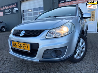 Suzuki SX4 1.6 Comfort met parkeersensoren en trekhaak en airco en stoelverwarming