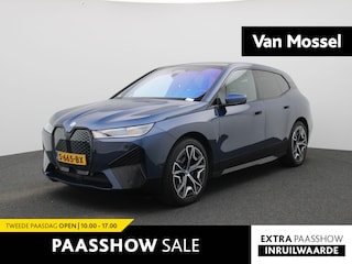 BMW iX xDrive40 High Executive 77 kWh | NAVIGATIE | HUD | LED | TREKHAAK | CAMERA