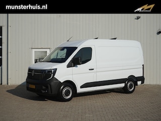 Renault Master T35 2.0 dCi 130 L2H2 Advance *NIEUW!* - Incl. Volledige betimmering & Trekhaak! - All Seasonbanden - Achteruitrijcamera - Stoelverwarming - Cuise Control