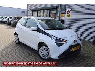 Toyota Aygo 1.0 VVT-i x-play 1e Eigenaar | Dealer Onderh | NAP | BTW | Camera | Navi via Carplay | DAB | Cruise | LED | Start/Stop | Hill-Hold