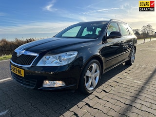 Skoda Octavia Combi 1.8 TSI Ambition, PDC, Trekhaak, Cruisecontrol, Climatcontrol, Stoelverwarming
