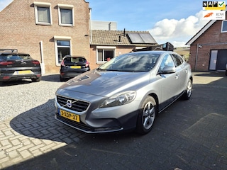 Volvo V40 2.0 D4 Summum Business Navi Clima Cruise Leer Afn. Trekhaak 2 sets velgen 16" & 18"
