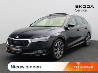 Skoda Octavia Combi 1.5 TSI First Edition 150PK DSG Pano-Schuifdak, Trekhaak, Head-Up Display, 18" LM Velgen, Side Assist, Elektr. Achterklep, Stoelverwarming, Navi
