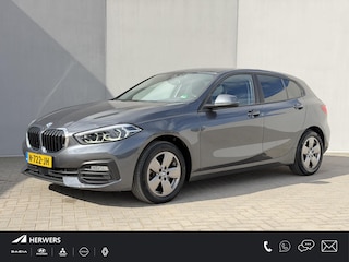 BMW 118i Business Edition Automaat / 1e Eigenaar / Navigatie / Camera / PDC / Apple Carplay & Android Auto / Parkeerassistent / Cruise Control / Clima / DAB / NAP /