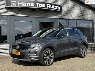 Volkswagen T-Roc 1.5 TSI 150pk AUT Sport Business R/ IQ / 19"/ Trekhaak / Carplay