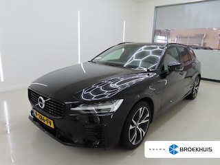 Volvo V60 2.0 T6 Plug-in hybrid AWD Plus Dark | Panoramadak | Trekhaak | Stoel en stuurwielverwarming | Adaptieve cruise control | Camera | Parkeersensoren |