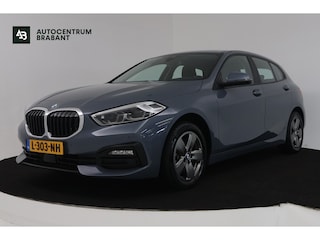 BMW 118i Business Edition (NAVIGATIE, PARKEERSENSOREN, CRUISE CONTROL)