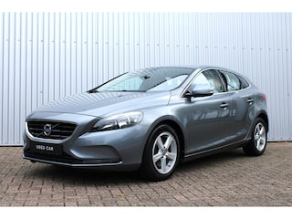 Volvo V40 T2 Momentum |Navigatie| Bluetooth| Climate Control| Regensensor| Lichtmetalen velgen| LED dagrijverlichiting| Inklapbare buitenspiegels| Parkeer sensoren achter