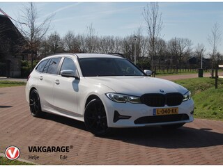 BMW 3-serie Touring 320e Business Edition Plus | 19 Inch Velgen | Trekhaak | Laser Led koplampen | NL-Auto |