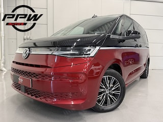 Volkswagen Multivan 1.4 eHybrid Energetic 7p. PANO/LEER/IQ-LIGHT/TREKHAAK/HARMAN-KARDON/CARPLAY/ADAPTIVE-ONDERSTEL/SFEER/ACC/EL.SCHUIFDEUREN/STANDKACHEL/CAMERA/TWO-TONE FORTANA-RED METALLIC-DEEP BLACK PEARL/VOLLEDIG VW DEALER HISTORIE, N