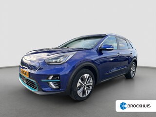 Kia Niro e-Niro ExecutiveLine 64 kWh 204pk | 360 graden camera | Trekhaak | Premium Audio | Adaptive cruise control | Dodehoek detectie | Bestuurdersstoel met geheugen | Parkeersensoren voor en achter | Stoelventilatie | Warmtepomp | Stoelverwarming | Full LED verlichting