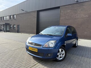 Ford Fiesta 1.3-8V Futura XL | 12MND GARANTIE | NW KOPPELING | NW APK | AIRCO | ELEC PAKKET |