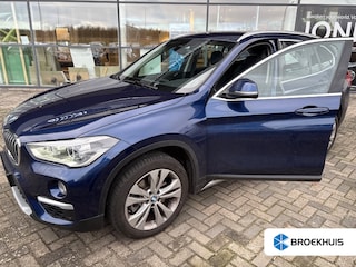 BMW X1 sDrive20i High Executive Automaat | Camera | Winterset | Lederen bekleding | Parkeersensoren | Cruise controle | 18'' velgen | Elektrische achterklep | LED koplampen | Stoelverwarming