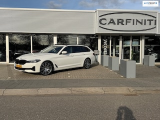 BMW 5-serie Touring 530e xDrive Executive / Navi / Climate / Camera / Panormadak / Leder / 20"breedset