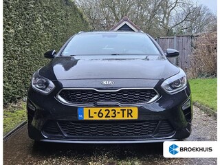 Kia Ceed Sportswagon 1.0 T-GDi 120pk DynamicLine | Camera | Carplay | Cruise controle | Climate control | Navigatie | Lichtmetalen velgen | Parkeersensoren | Bestuurdersstoel in hoogte verstelbaar | Inklapbare spiegels