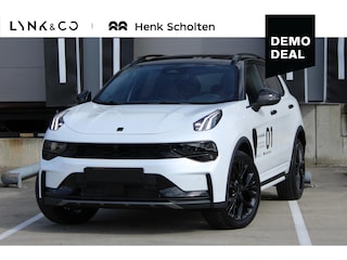 Lynk & Co 01 More | Panoramadak | Infinity Audiosysteem | 360 Graden Parkeercamera | Interieurverlichting | Keyless Entry | Elektrische Achterklep | Elektrisch Verstelbare Stoelen | Adaptieve Cruise Control | Highway Assist | Draadloos Apple CarPlay en Android Auto | Draadloze Telefoonlader