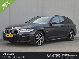 BMW 5-serie Touring 530e xDrive Business Edition Plus M-Sport / Accu SOH 98% / Drie fase laden / Apple Carplay Android Auto / Trekgewicht 2000 kg / Elektrische achterklep / Achteruitrijcamera / Cruise control / Keyless Entry/Start / Climate control /
