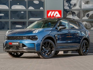 Lynk & Co 01 1.5 Black Edition Panoramadak|Camera|ACC|Stoelverwarming|Navi|Carplay