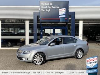 Skoda Octavia 1.4 TSI Greentech Ambition Businessline / NL-Auto / 140 PK / Cruise-Control / Trekhaak / Climate-Control / Radio-Bluetooth / Navi / Armsteun V+A / PDC-Achter / 16'' LMV / ENZ.