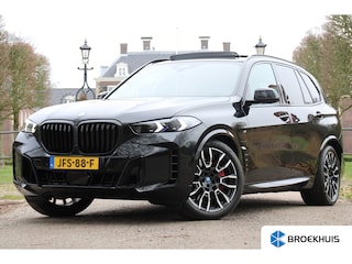 BMW X5 xDrive50e M Sport | UNIEK! | ELEKTR. TREKHAAK | PANODAK | STOEL + STUURVERWARMING | M-SPORT | ADAPTIVE CRUISE | DODE HOEK | 21" LMV