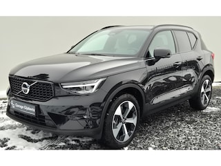 Volvo XC40 2.0 B4 Ultra Dark Panorama Dak - MY 2026 - 19” Wielen - Lighting – Harman Kardon Audio - 360 Camera - Climate - 2000 KG Trekgewicht -  Privacy Glass – UD7000 Interieur – voorruit verwarming – Power seats met Memory