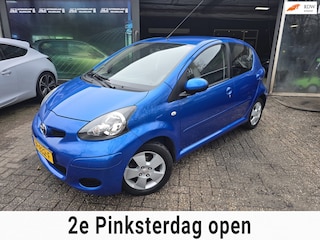 Toyota Aygo 1.0-12V Dynamic Blue | 1E EIGENAAR | 12MND GARANTIE | AUTOMAAT | AIRCO | ELEC RAMEN | LMV |