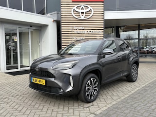 Toyota Yaris Cross 1.5 Hybrid 115 First Edition APPLE/ANDROID STOEL/STUURVERWARMING NAVI AD-CRUISE PRIVACY-GLASS 17"LM-VELGEN