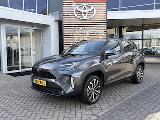 Toyota Yaris Cross 1.5 Hybrid 115 First Edition APPLE/ANDROID STOEL/STUURVERWARMING NAVI AD-CRUISE PRIVACY-GLASS 17"LM-VELGEN