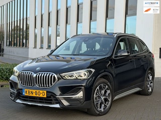 BMW X1 XDrive25e AUTOMAAT High Executive Sport line,panoramadak, achteruitrijcamera,1/2 lederen sportinterieur