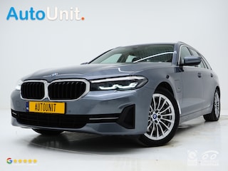BMW 5-serie Touring 520e Business Edition Plus | Camera | Leder | Sfeerlicht | Dodehoek | Stoelverwarming | Virtual | Carplay