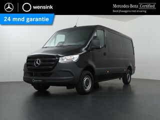 Mercedes-Benz Sprinter 317 CDI | L2 H1 | PRO | AUTOMAAT | 3500 KG. AHW | ACHTERUITRIJCAMERA | CRUISE CONTROL | TREKHAAK | BETIMMERDE LAADRUIMTE | DIEP ZWART | 3-ZITS | LICHT -/ REGEN SENSOR | CARPLAY | ANDROID AUTO | CERTIFIED