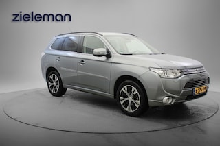 Mitsubishi Outlander 2.0 PHEV Instyle+ - Navi, Cruise, Camera, Leer, Dakraam, Stoelverw. Trekhaak