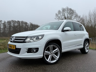 Volkswagen Tiguan 2.0 TSI R-Line 4Motion Automaat | Panoramadak | 19" Velgen | Velours | Navi | Clima | PDC | Cruise | LED |