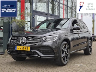 Mercedes-Benz GLC 300e 4MATIC Premium Plus | Wegkl. Trekhaak | Panoramadak | Navigatie | PDC + Camera | ECC | LM velgen