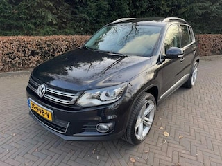 Volkswagen Tiguan 2.0TDI 140PK R-Line Sport&Style 4Motion Pano/Trekhaak/Leer/Xenon/APK/Facelift