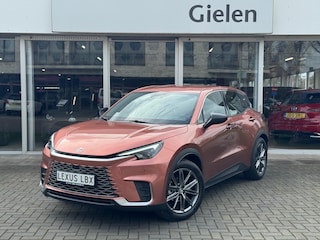 Lexus LBX 1.5 Hybrid Relax Tech Pack | Geheugenfunctie, Leer, Dodehoekherkenning, 18 inch, Elektrische achterklep, Stoel + Stuurverwarming, €47.885 Nieuwprijs