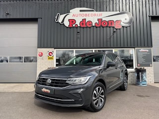 Volkswagen Tiguan 1.4 TSI eHybrid Active uitvoering Trekhaak Stoelverwarming Stuurverwarming Carplay