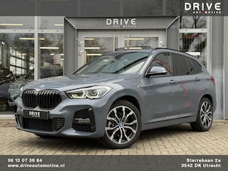 BMW X1 xDrive25e Bus Ed Plus M-Sport |Pano|HUD|HiFi|Cam|Sfeer|19"|Storm Bay|