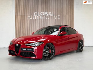 Alfa Romeo Giulia 2.0 T AWD Veloce - SCHUIFDAK - 19'' - LEER - SPORTSTOELEN